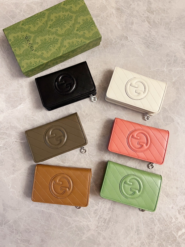 グッチ財布 レプリカ着用イメージ